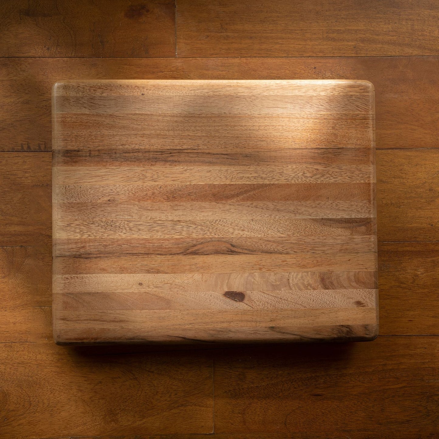 ‘Brawny’ Arjan Wood Butcher Board (Brown) - EcoLuxe Furnishings