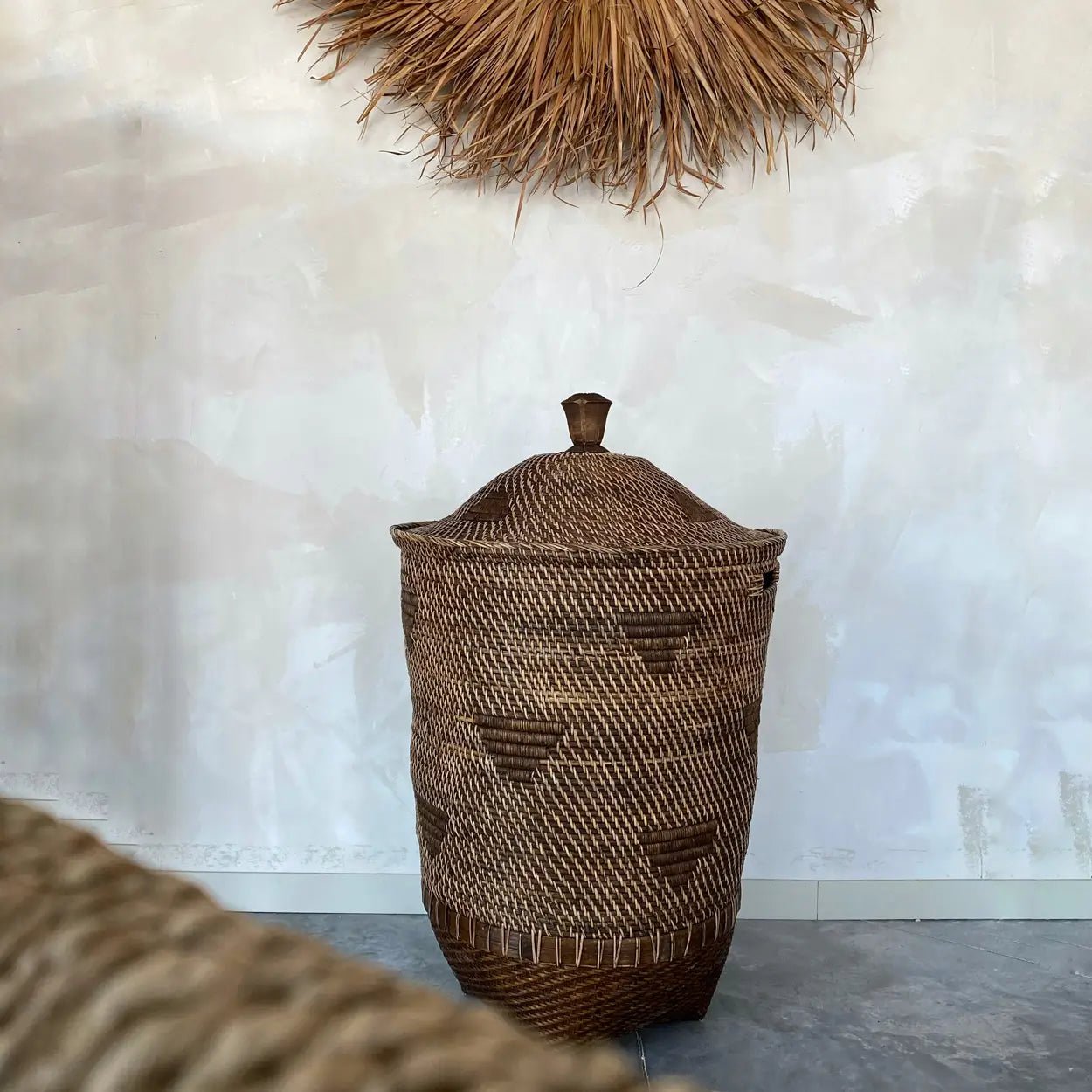 ‘The Colonial’ Laundry Basket, X-Large (Natural Brown) - EcoLuxe Furnishings