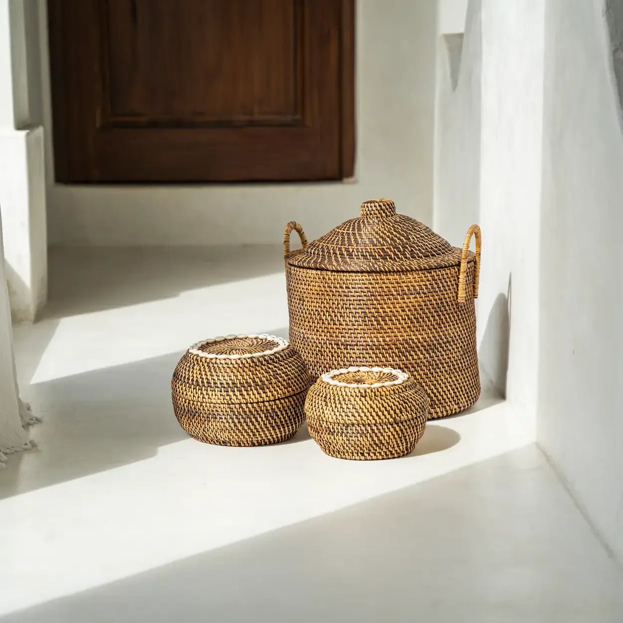 ‘The Colonial’ Handles Basket (Natural Brown) - EcoLuxe Furnishings