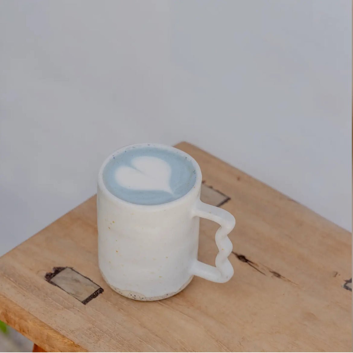 ‘Wabi’ Ceramic Wavy Mug - EcoLuxe Furnishings