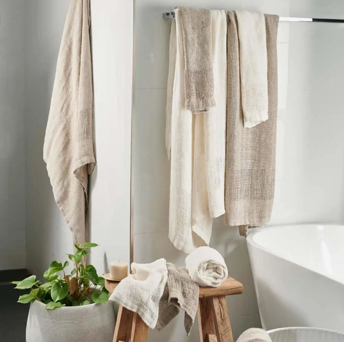 ‘Mayla’ Hand Woven Linen Bath Towels, Set of 2 (Natural) - EcoLuxe Furnishings