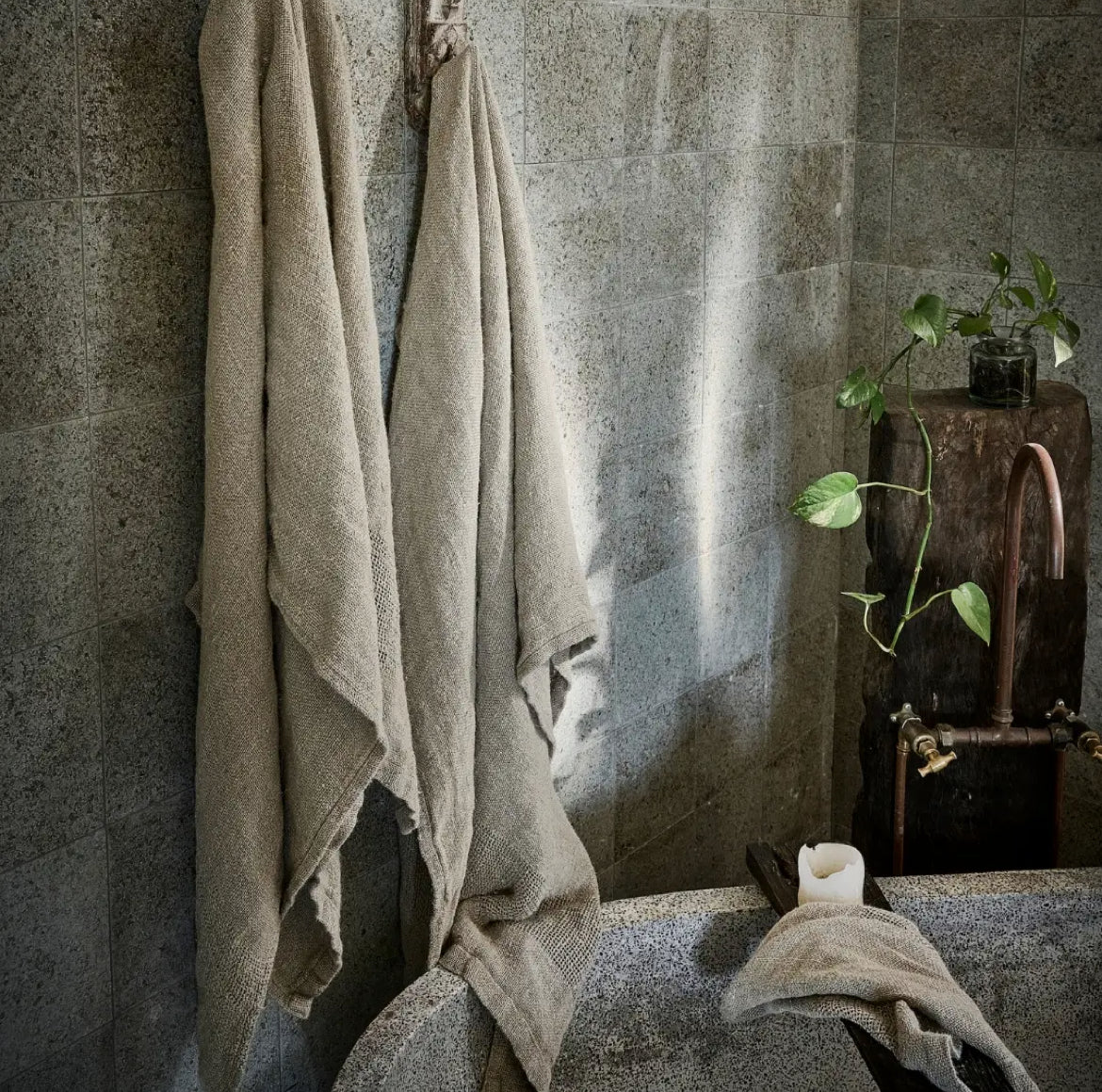 ‘Mayla’ Hand Woven Linen Bath Towels, Set of 2 (Natural) - EcoLuxe Furnishings