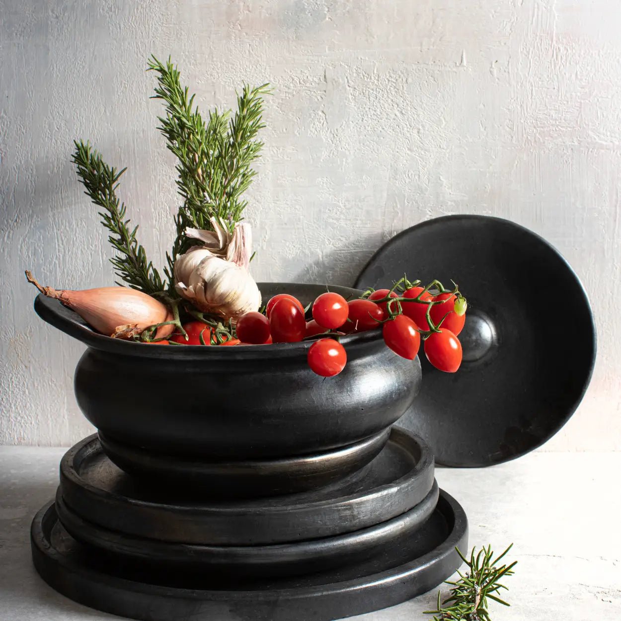 ‘The Burned Pot’ (Black) - EcoLuxe Furnishings