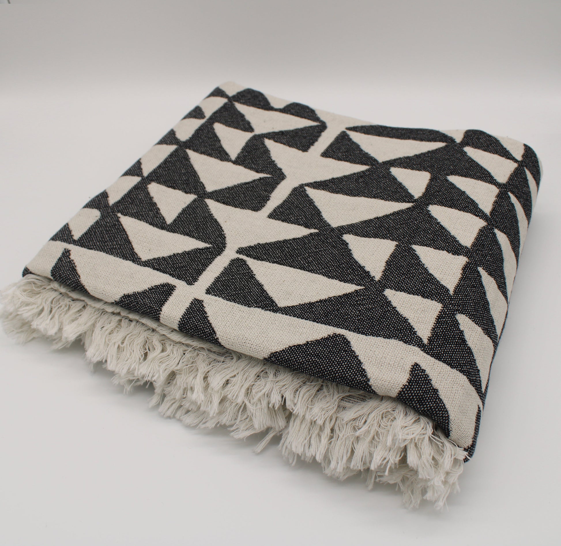 Turkish Cotton Pyramid Patterned Throw Blanket (Black) - EcoLuxe Furnishings